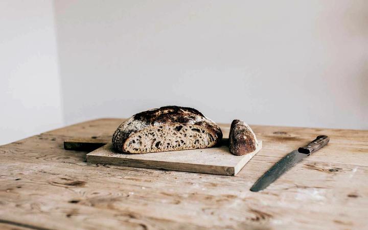 Immagine prodotto Sauerteig. Gutes Brot backen (Tedesco, Casper André Lugg, Martin Ivar Hveem Fjeld, 2021)