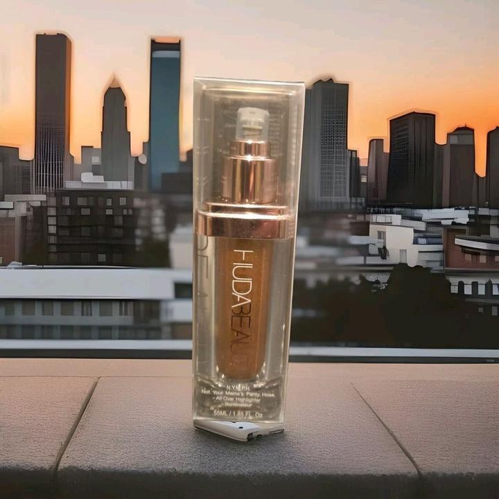 Produktbild Huda Beauty N.Y.M.P.H All Over Body Highlighter Aphrodite (55 ml)