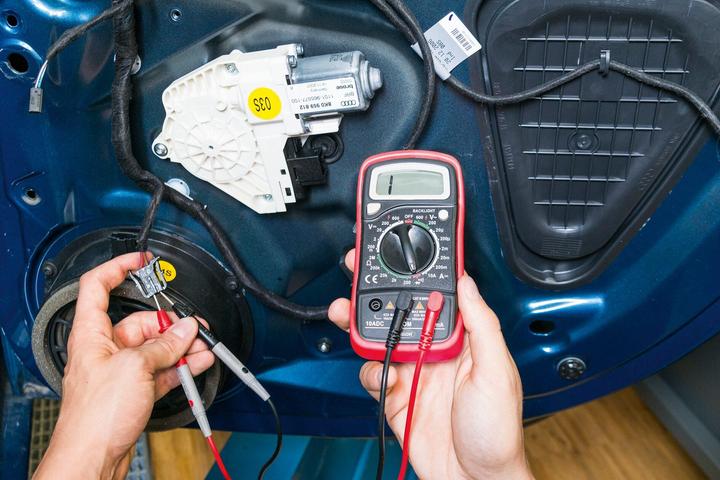 Actual product image Vigor V4324 Digital Multimeter (CAT II)