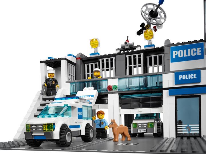 Actual product image LEGO Police Station (7498, LEGO City)