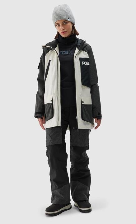 Actual product image 4F Uninsulated Snowboard Pants (M)