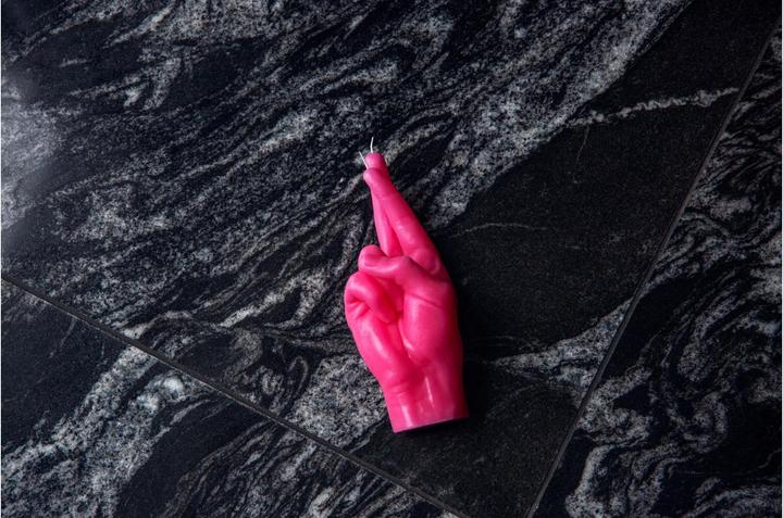 Image du produit Candle Hand Bougie Mandatus Crossed Fingers, Rose, Caractéristiques (1 pcs)