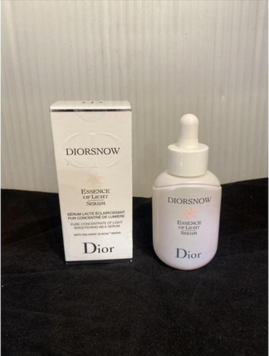 Actual product image Dior Essence of Light ( Pure Concentrate of Light Brightening Milk Serum) - Volume: 30 ml (30 ml)