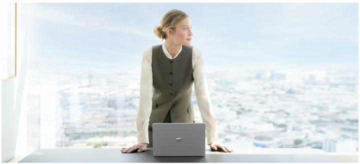 Actual product image Microsoft Surface Laptop 7 for Business (15", Intel Core Ultra 7 266V, 16 GB, 256 GB, CH)