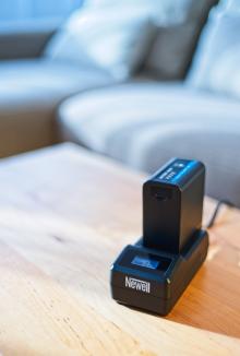 Actual product image Newell Quick charger for NP-F and NP-FM (Camera battery charger)