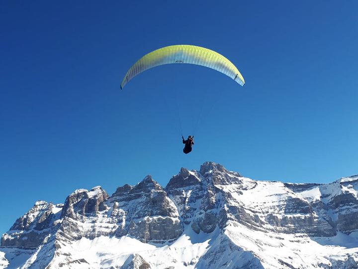 Produktbild Smartbox Sensationeller 30-minütiger Gleitschirmflug im Val-d'Illiez, Kanton Wallis (1 Pers.)