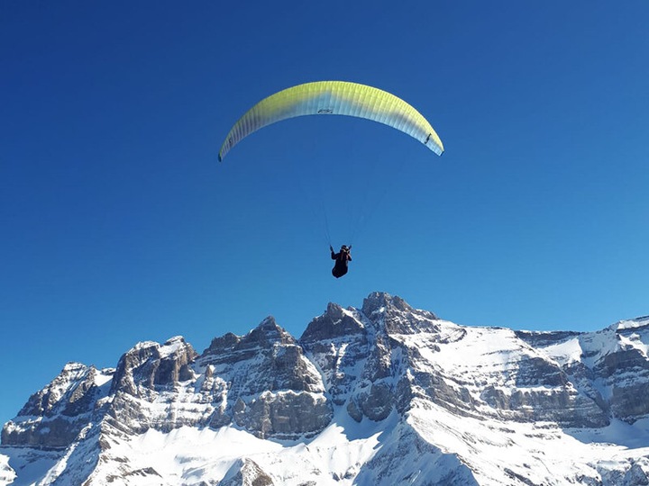 Immagine prodotto Smartbox Vol sensationnel in parapendio per 30 minuti a Val-d'Illiez per 1 persona (1 pers.)