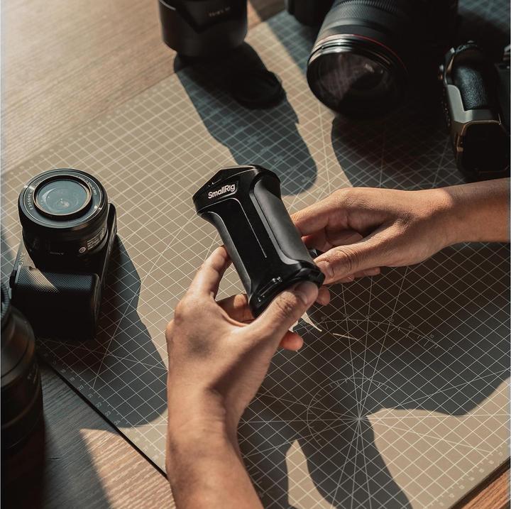 Immagine prodotto SmallRig Rotating Side Handle with Trigger REC for Selected Sony Mirrorless Cameras 3893 (Impugnatura)