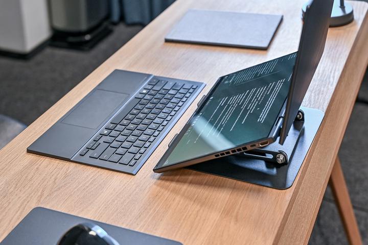 Produktbild Media-Tech Verstellbarer drehbarer ergonomischer Laptopständer 10–17” LAPTOP STAND ROTO MT2662