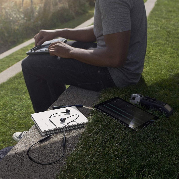 Actual product image AKG Y100 (8 h, Wireless)