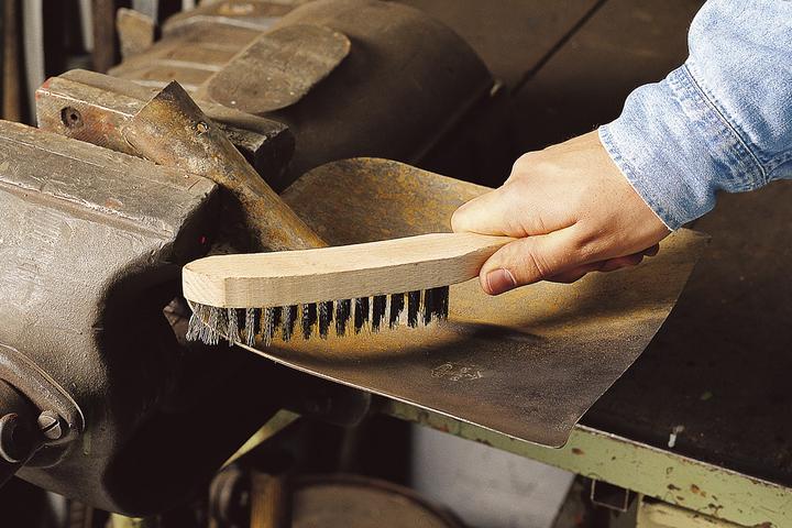 Image du produit wolfcraft 1 brosse à main en fil d'acier, version bois.280mm