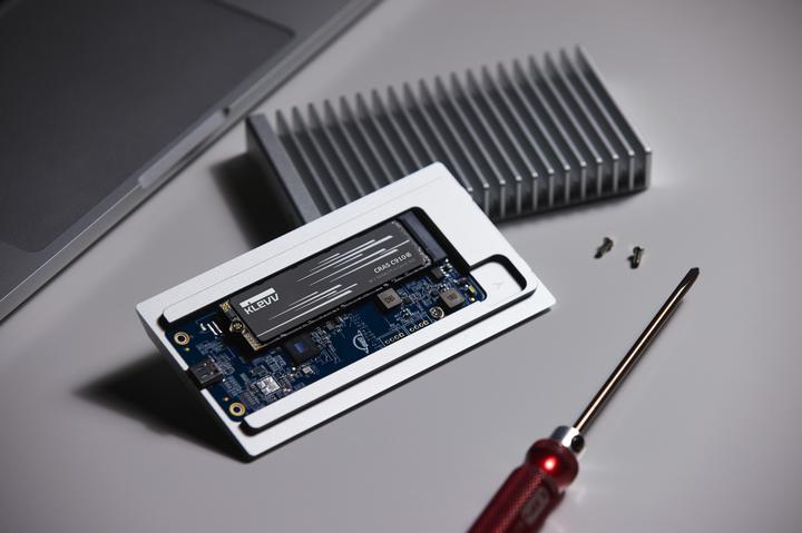 Produktbild Klevv 1TB C910G M.2-2280 PCIe Gen4 x4 NVMe SSD (1000 GB, M.2 2280)