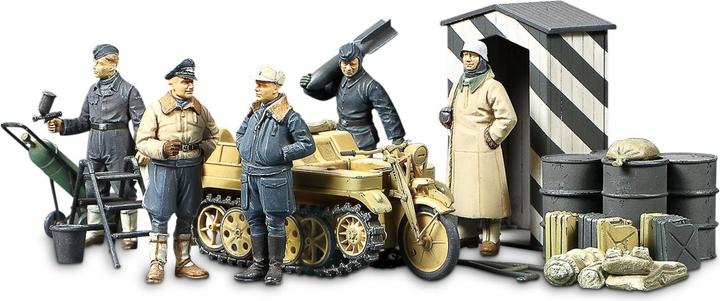 Actual product image Tamiya 1/48 German Luftwaffe Crew w/ Kettenrad