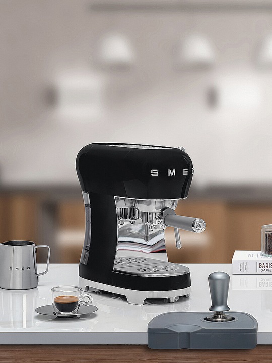 Actual product image Smeg ECF02BLEU (EU plug)