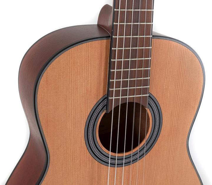 Actual product image Gewa Student Classical Guitar (Classical guitar, Fingerboard: Blackwood Tek, Frets: nickel silver, Mechanics: chrome-plated, Neck: Carbon reinforced, Pages: Okoume, Top: Cedar)