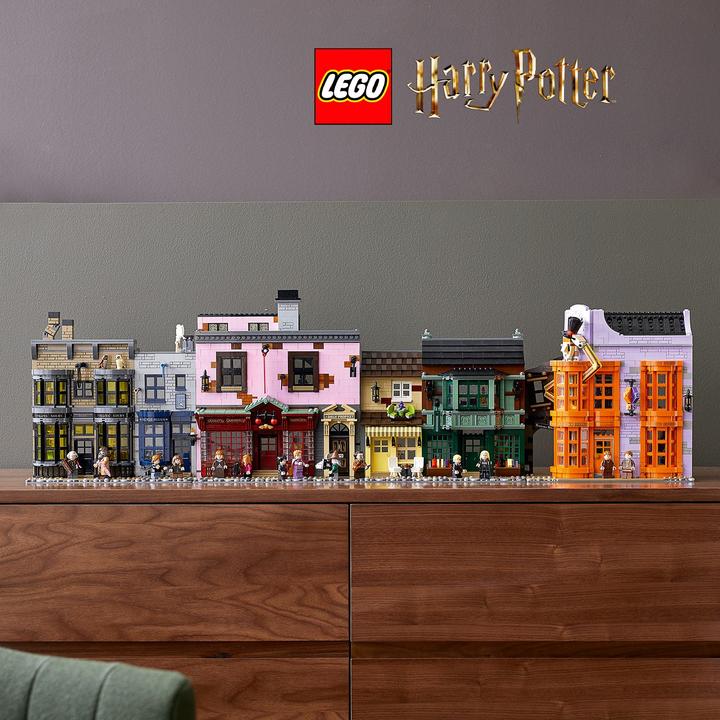 Actual product image LEGO Harry Potter Diagon Alley (75978, LEGO Harry Potter, LEGO Rare Sets)