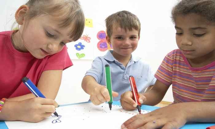 Produktbild STABILO Trio Scribbi Gefederter Dreikant-Filzstift (Schwarz, 1 x)