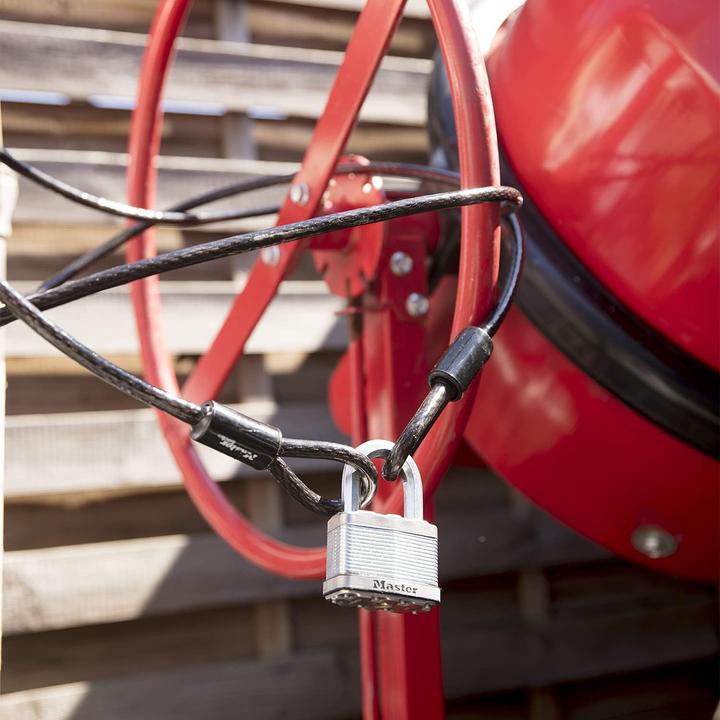 Actual product image Master Lock Heavy-duty padlock