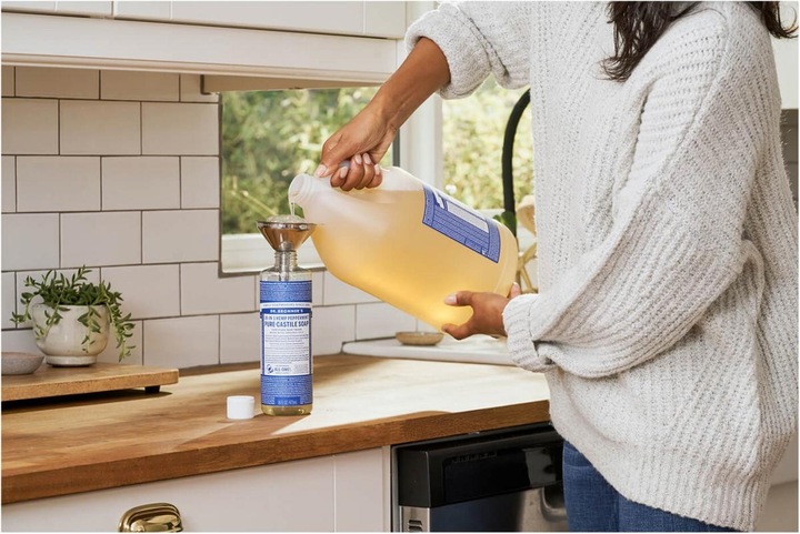 Actual product image Dr. Bronner's 18-In-1 (Liquid soap, 3800 ml)