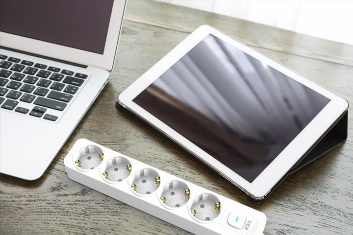 Actual product image Inca Multiple socket outlet IPW-44GB 5 sockets, LED Anz. White 1.5m (5x, 1.50 m)