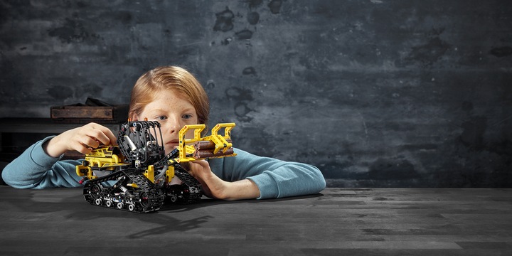Actual product image LEGO Tracked Loader (42094, LEGO Technic)