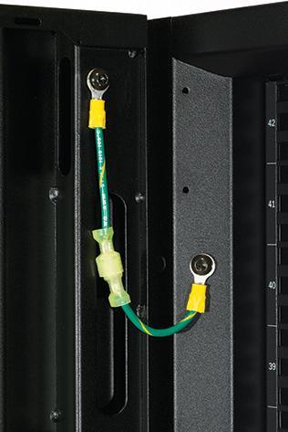 Produktbild APC NetShelter SX 42U 600mm Wide x 1070mm Deep with Sides Black -2000 lbs. Shock Packaging (42 HE, 19 Zoll Rack)