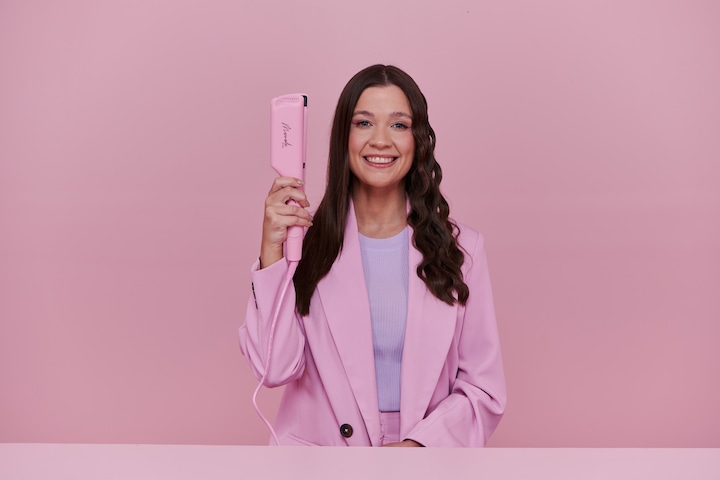 Actual product image Mermade The new Double Waver by Hair embodies the philosophy "less is more". With its inn