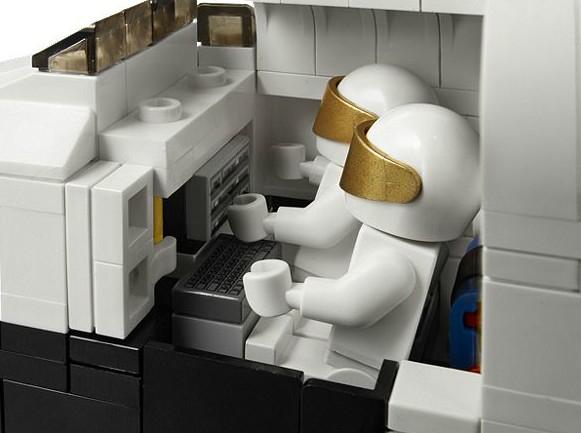 Image du produit LEGO Expédition de la navette spatiale (10231, LEGO Creator Expert)