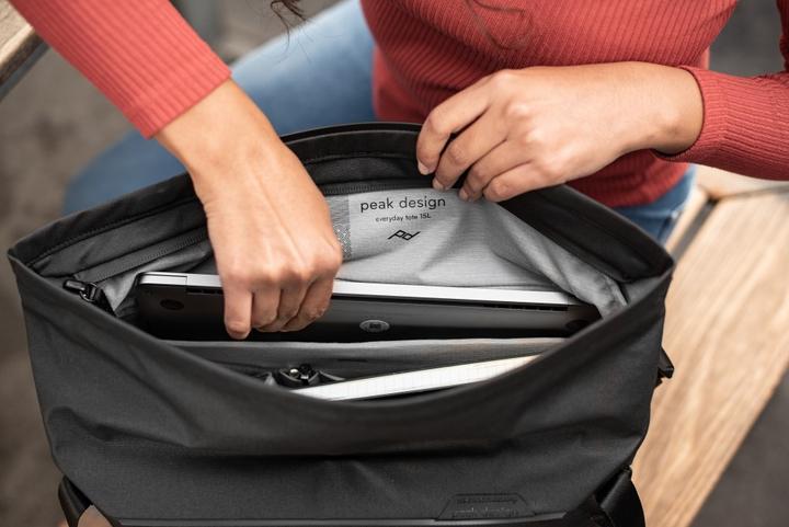 Immagine prodotto Peak Design Everyday Tote (Borsa a tracolla per fotocamera, 15 l)