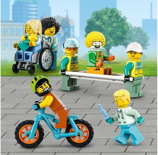 Actual product image LEGO Hospital (60330, LEGO City)