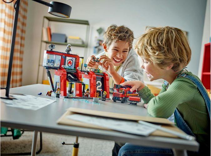Image du produit LEGO 60414 Caserne de pompiers avec véhicule à échelle pivotante (60414, LEGO City)
