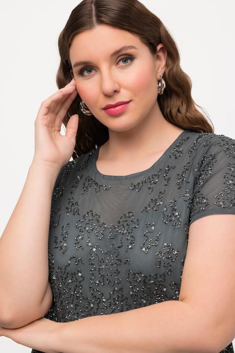 Image du produit Ulla Popken Robe en tulle. Perles brodées. Décolleté rond, manches courtes. (46)