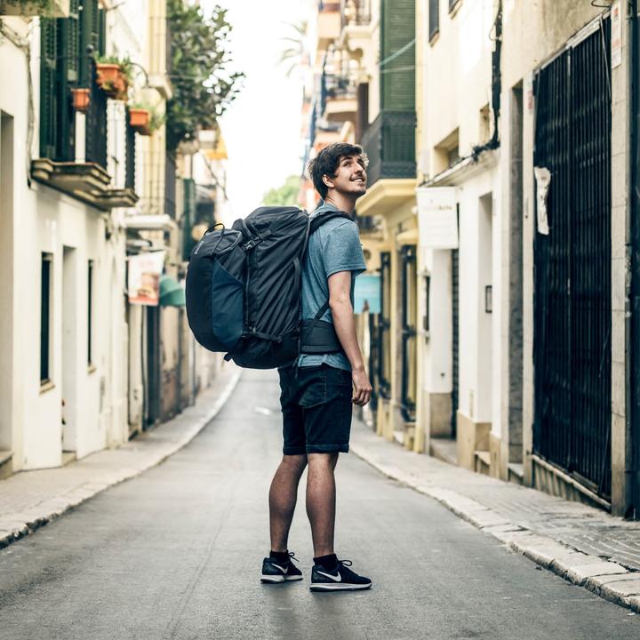 Actual product image Thule 5318 Landmark 70L Unisex Travel Pack Deep Khaki (70 l)