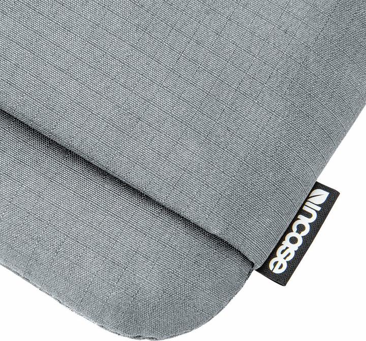 Actual product image Incase Go (14", Apple)