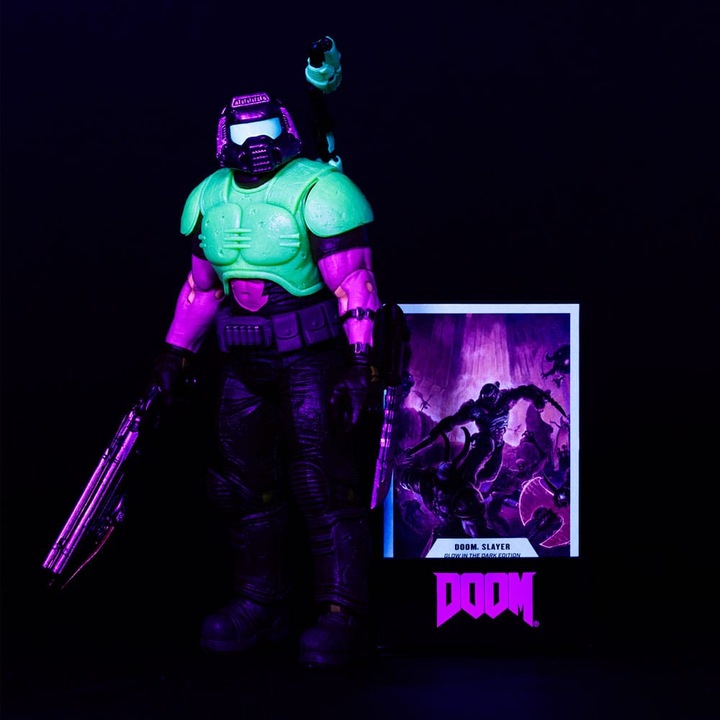 Produktbild McFarlane Doom Eternal Actionfigur Doom Slayer Classic (Glow In The Dark Edition) Gold Label 18 cm