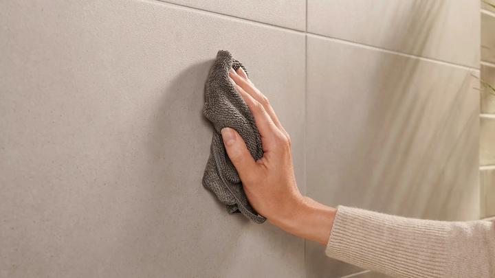 Produktbild tesa MOON GREY Handtuchhaken inkl. Klebelösung ohne Bohren