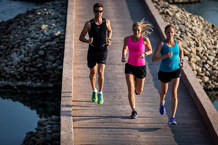 Produktbild Garmin Forerunner 235 (45 mm)