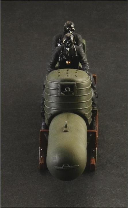 Actual product image 1:35 S.L.C. Maiale 200 m. Crew (2)