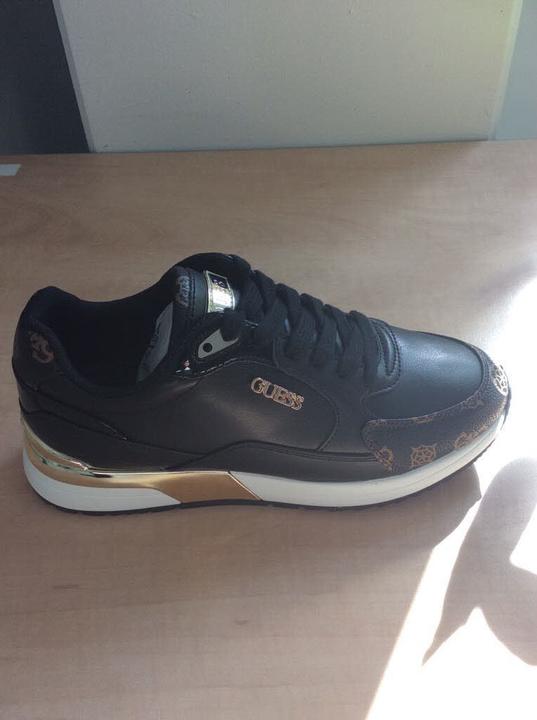 Produktbild Guess sneakers moxea (39)