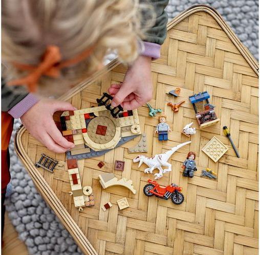 Produktbild LEGO Atrociraptor: Motorradverfolgungsjagd (76945, LEGO Jurassic World)