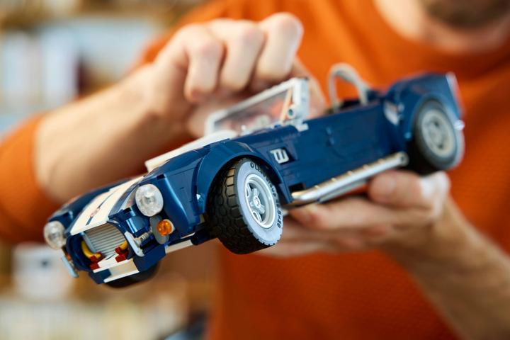 Image du produit LEGO Shelby Cobra 427 S/C (10357, LEGO Icons)