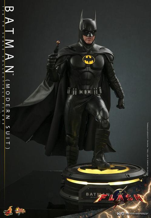 Actual product image Hot Toys The Flash figurine Movie Masterpiece 1/6 Batman (Modern Suit) 30 cm