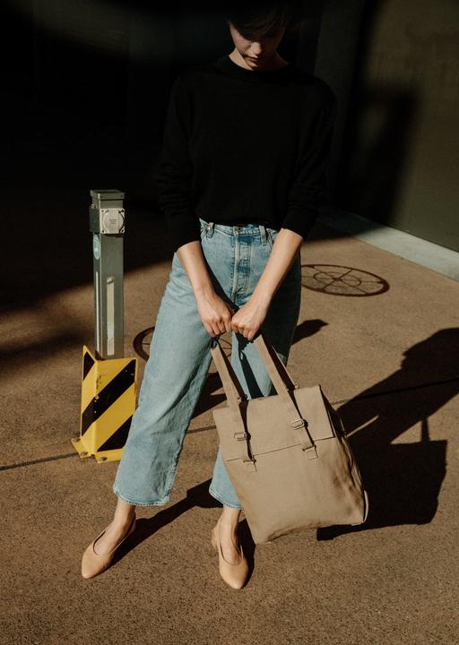 Immagine prodotto Qwstion Flap Tote Medium – Sand - Sand (14 l)