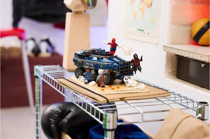 Produktbild LEGO Spider-Man Jagt den Gefängnistransporter (76349, LEGO Marvel)