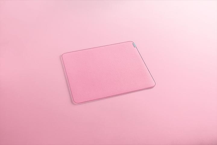 Actual product image Razer Strider (L)