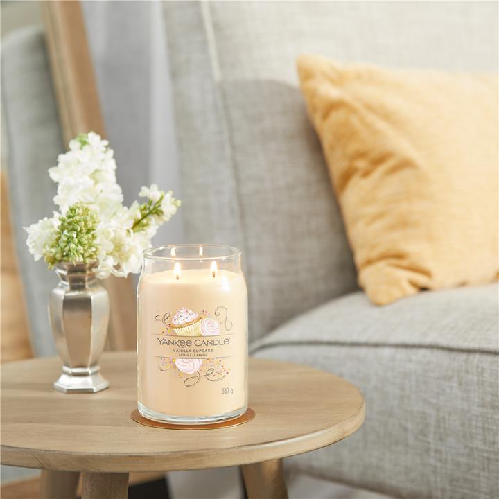 Produktbild Yankee Candle Vanilla Cupcake (567 g)