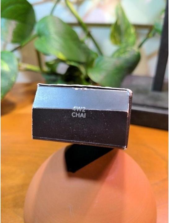 Actual product image Laura Mercier Flawless Lumiere Foundation 30ml - 4W2 Chai (Chai)