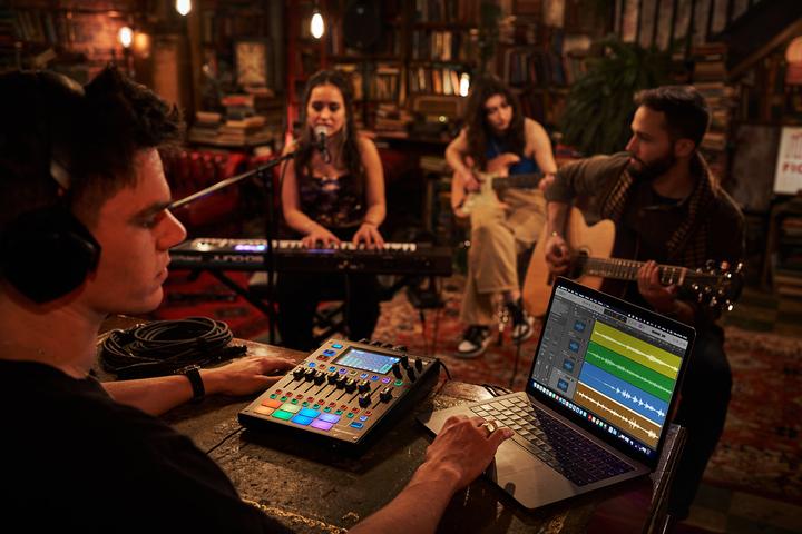 Actual product image BOSS (Electronics) GCS- 8 Gigcaster 8 Audio Streaming Mixer (Studio- and Livemixer)