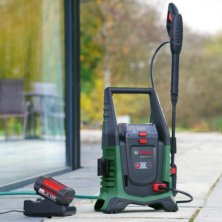 Actual product image Bosch Home & Garden UniversalAquatak 36V-100 cordless high-pressure cleaner + accessories (Rechargeable battery operated)