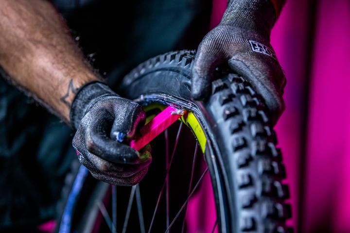 Actual product image Muc-Off Tire lever box